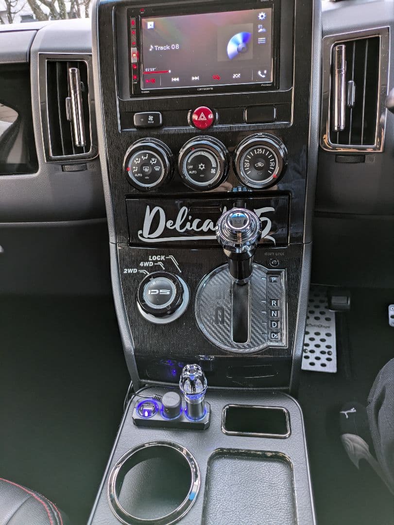 希少ヘアラインブラック　デリカd5　センターパネル　オーディオパネル