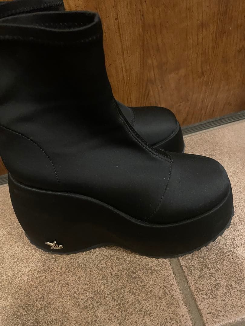 y*a様 YELLO TOKYO BLACK PLATFORM SHORT BO