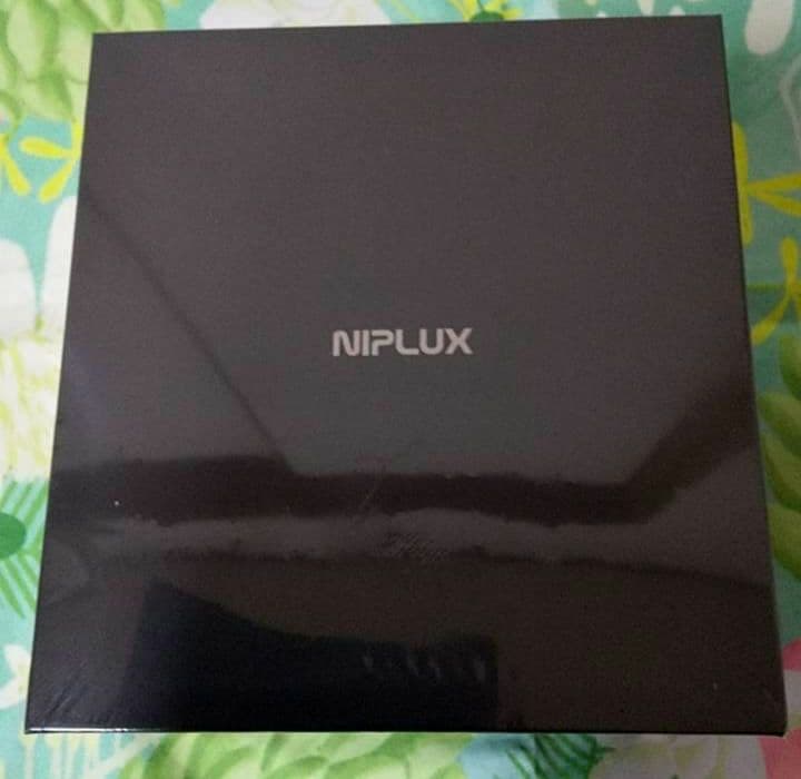 新品未開封　NIPLUX ヘッドスパ EMS PREMIUM 　美顔器　頭皮