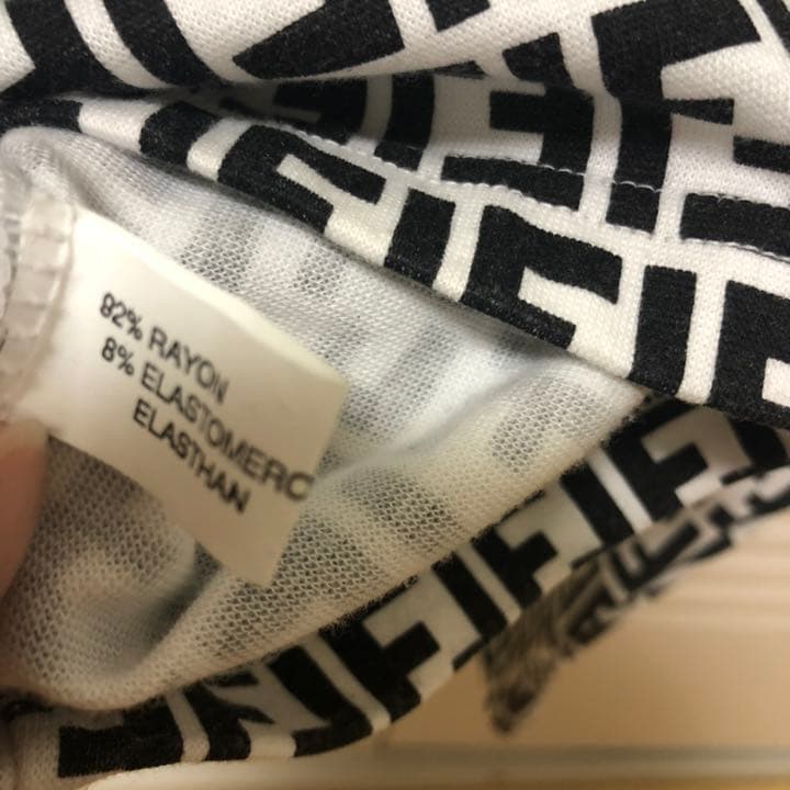 FENDI スタンドネック