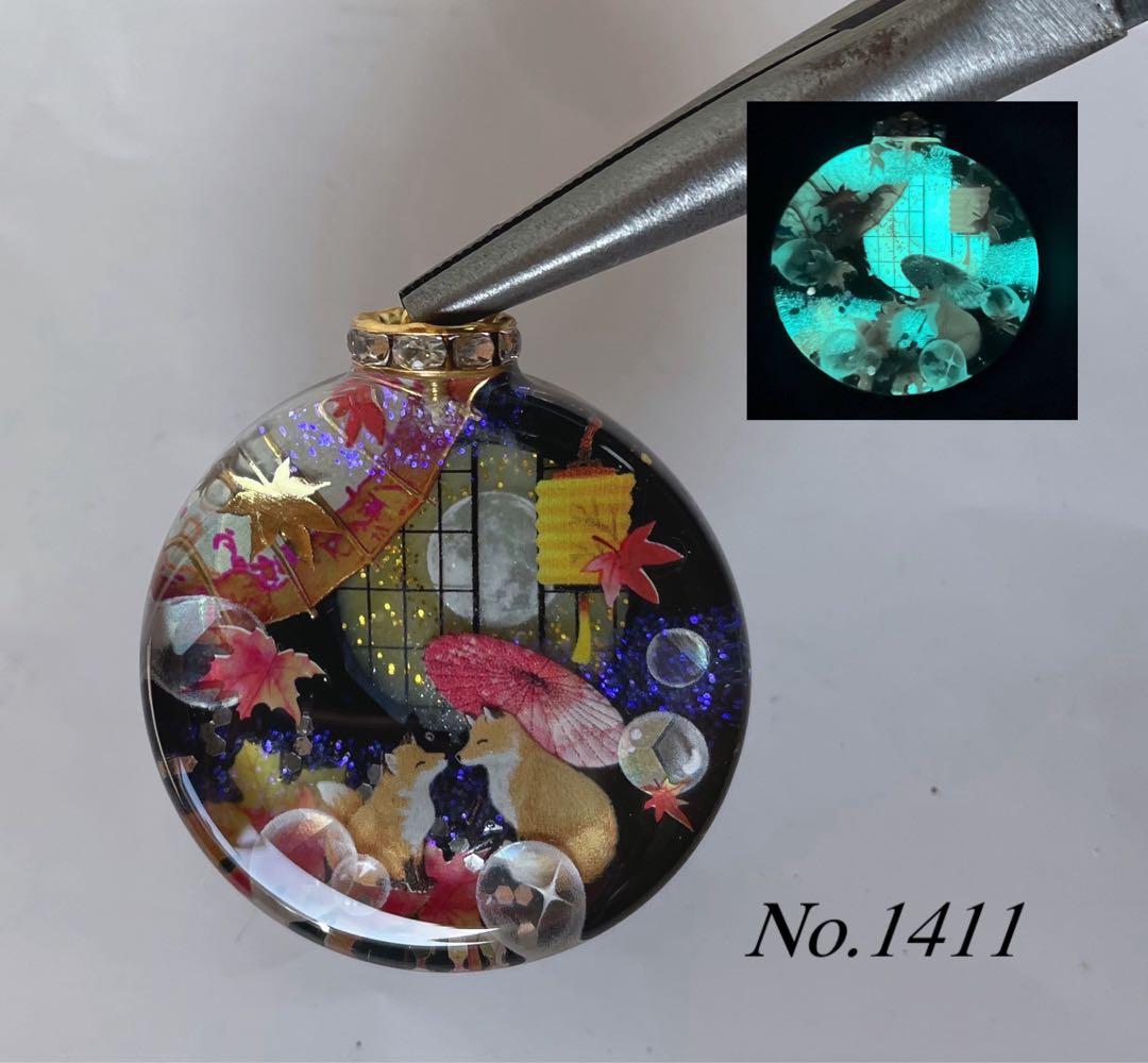 RUKURUKU/霧の湖畔の親子鹿　紅葉　蓄光　オルゴナイトキーホルダー