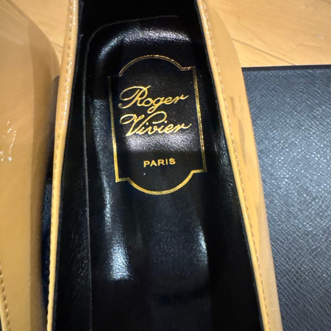 激美品！Roger Vivier ベージュ スクエアトゥパンプス 中ヒール