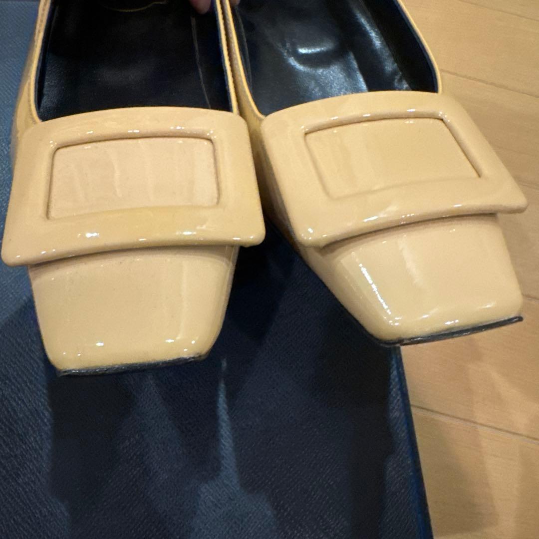 激美品！Roger Vivier ベージュ スクエアトゥパンプス 中ヒール