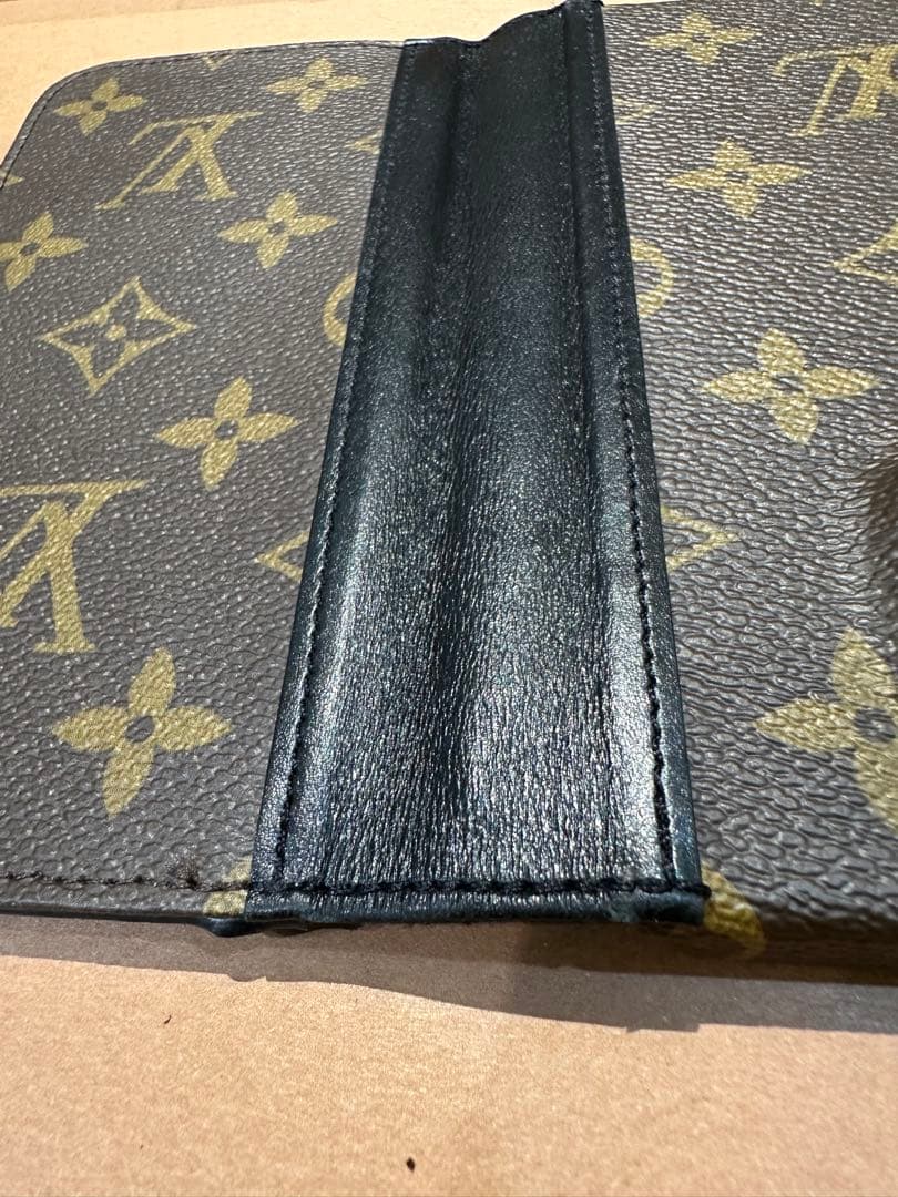 【中古美品】ルイ・ヴィトン iPhone15pro手帳型ケース　モノグラム