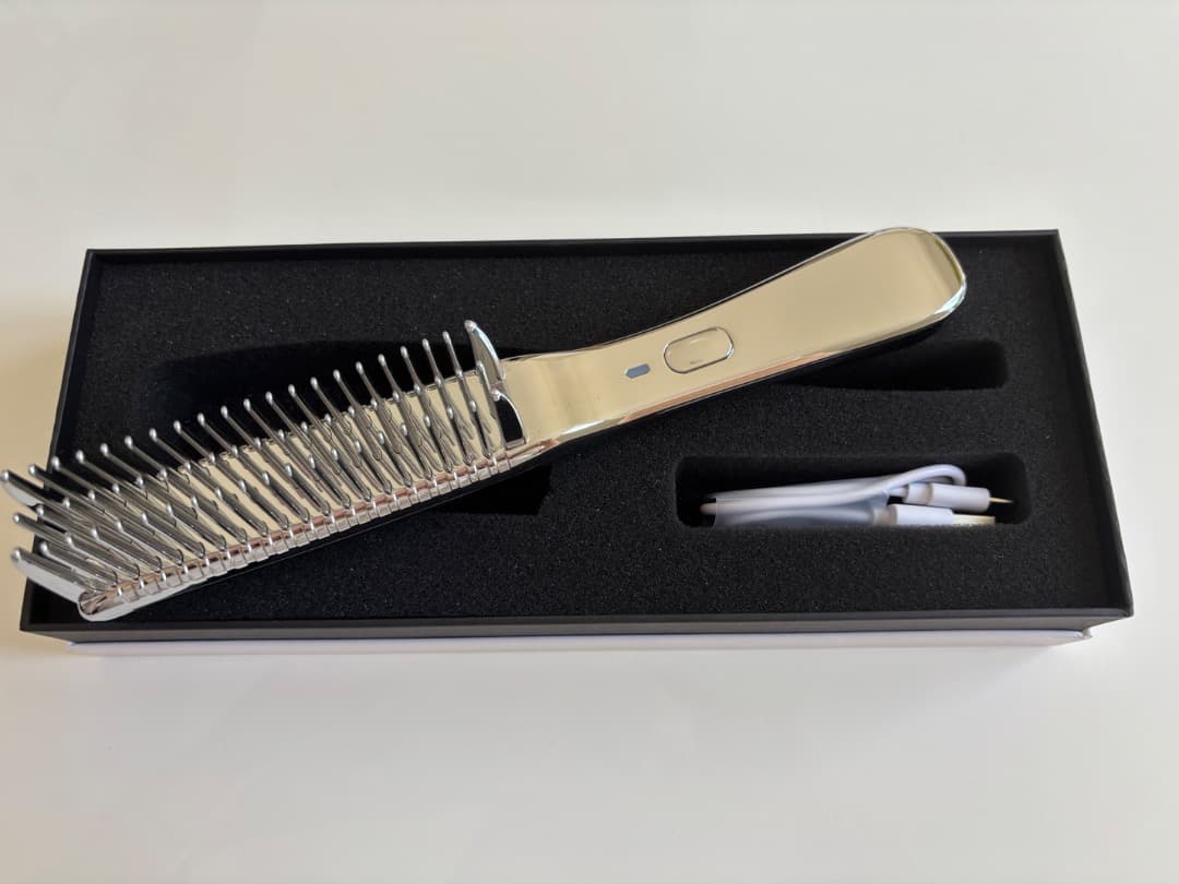 超美品 カラマン KARAMAN ビューティーヘアブラシ充電ケーブル付き