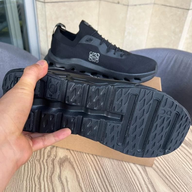 On LOEWE Cloudtilt　ロエベ×オン　ブラック