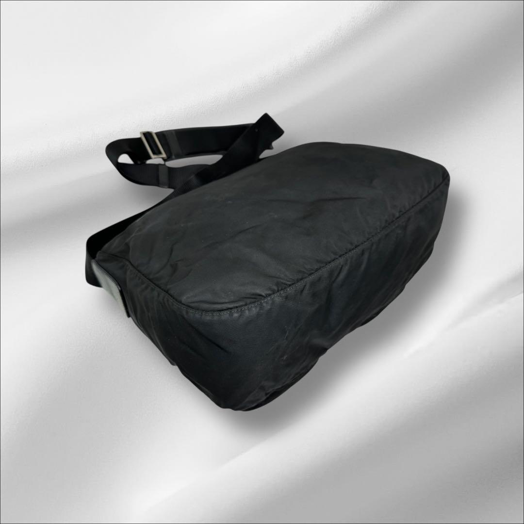 【美品】 PRADA プラダ ショルダーバッグ メッセンジャー　ナイロン e34