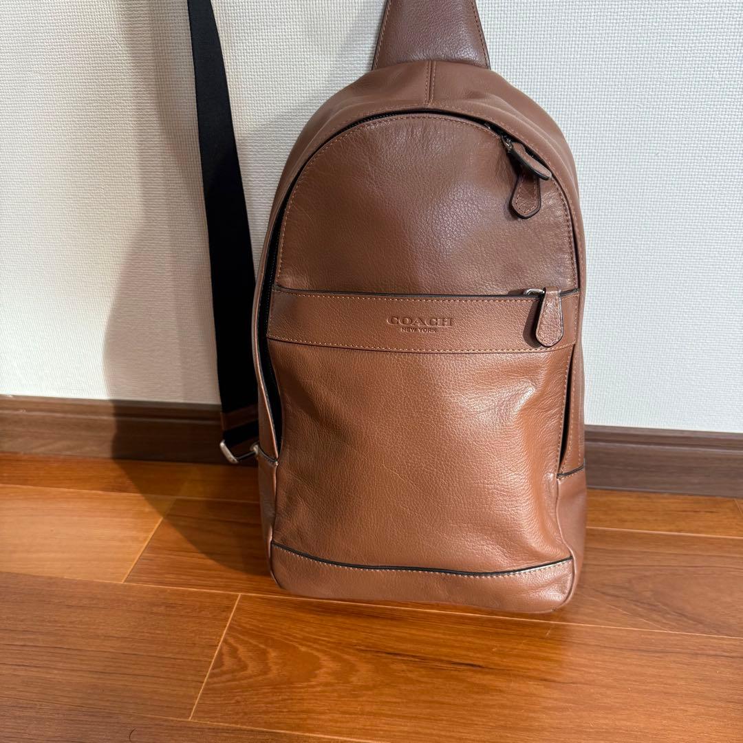 【美品】 コーチ ボディバッグ チャールズ パック リュック メンズ 牛革 黒