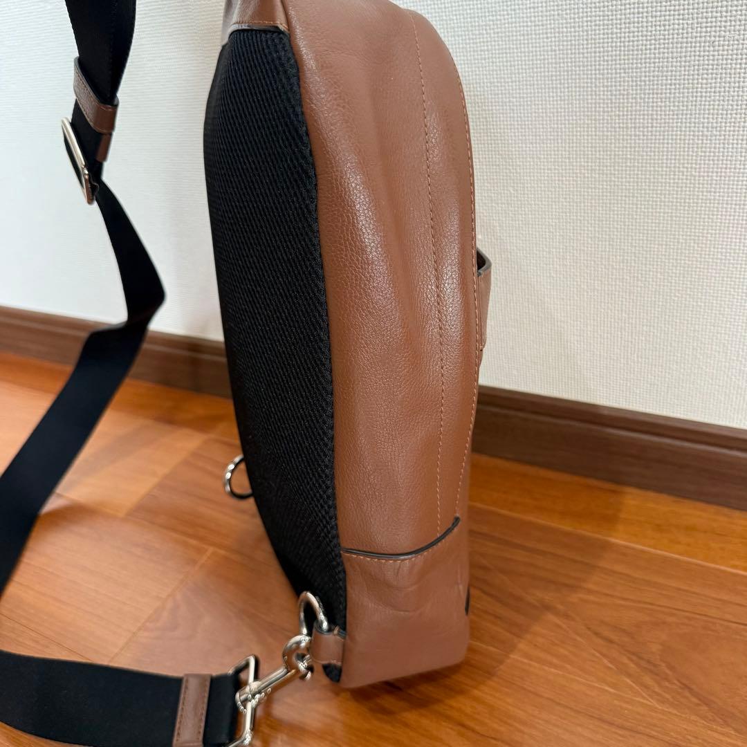 【美品】 コーチ ボディバッグ チャールズ パック リュック メンズ 牛革 黒