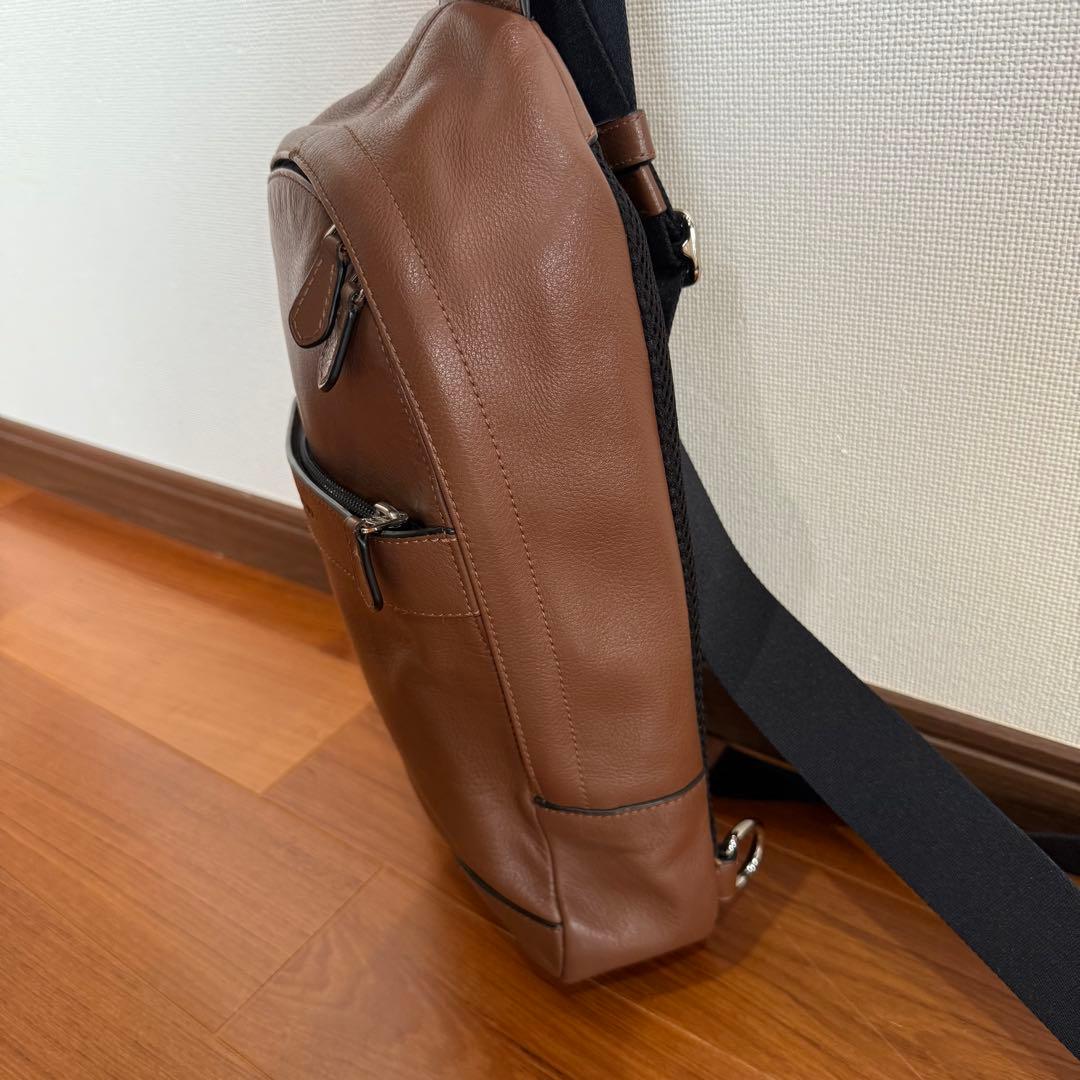 【美品】 コーチ ボディバッグ チャールズ パック リュック メンズ 牛革 黒