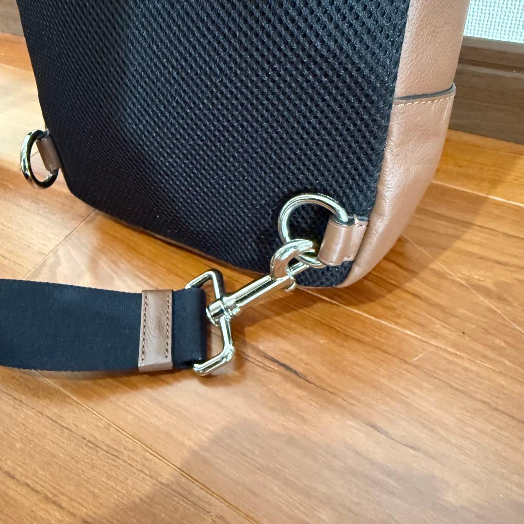 【美品】 コーチ ボディバッグ チャールズ パック リュック メンズ 牛革 黒