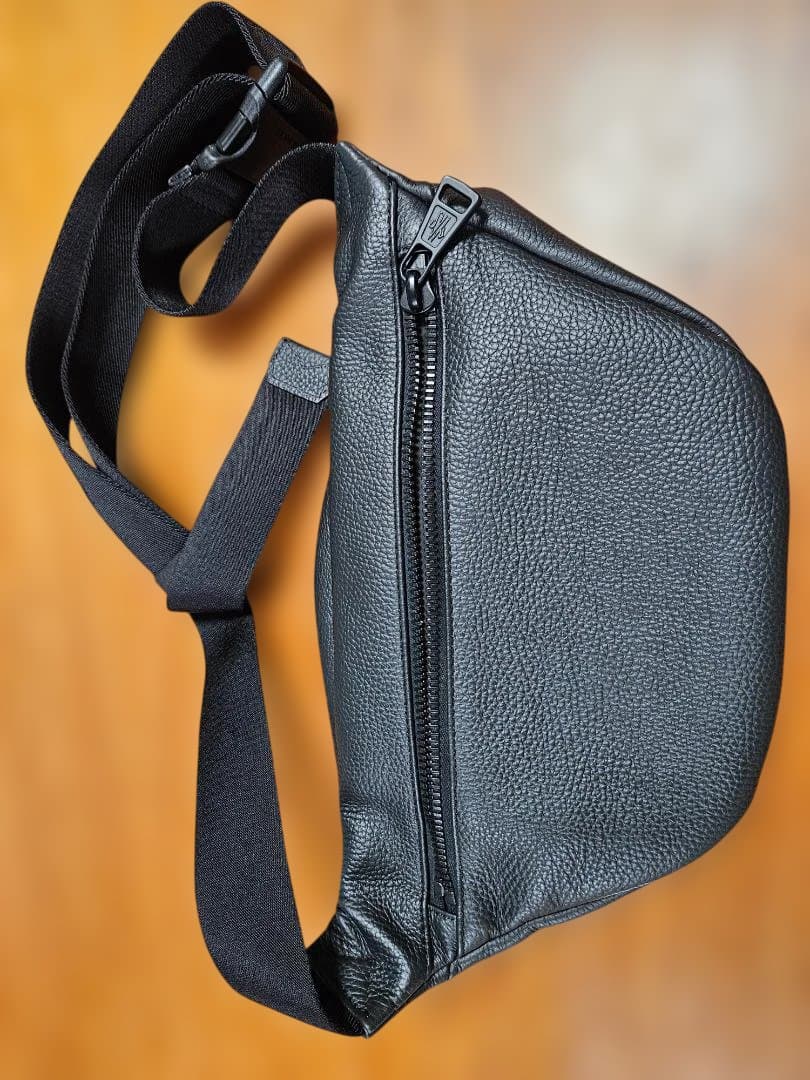 MONCLER　Durance ブラック ボディバッグ(レザー)