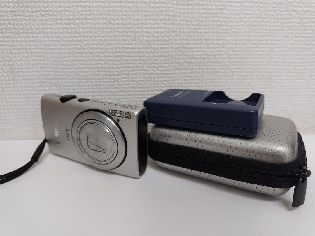 ゆ*な様 Canon IXY 600F シルバー デジタルカメラ 本体と充電器
