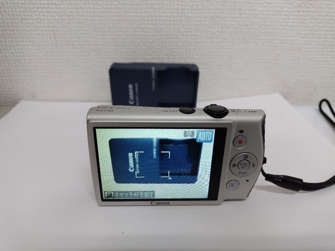 ゆ*な様 Canon IXY 600F シルバー デジタルカメラ 本体と充電器