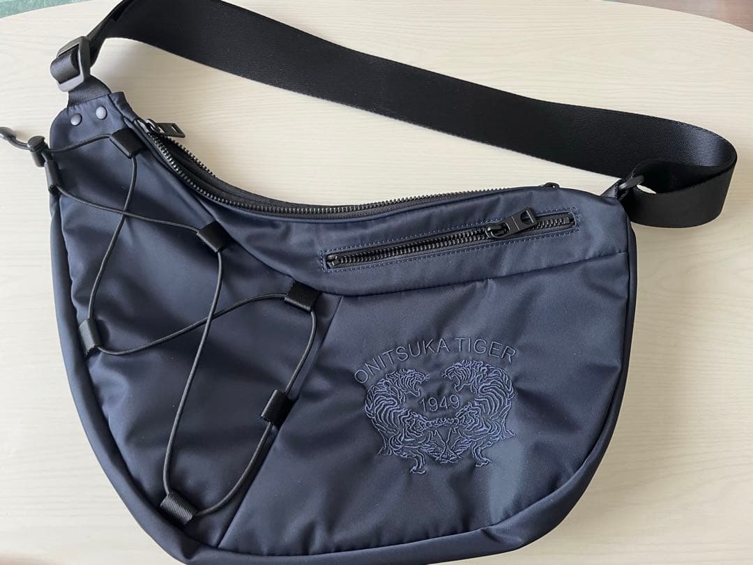 【美品】ONITSUKA TIGER メッセンジャーバッグ ネイビー 刺繍ロゴ