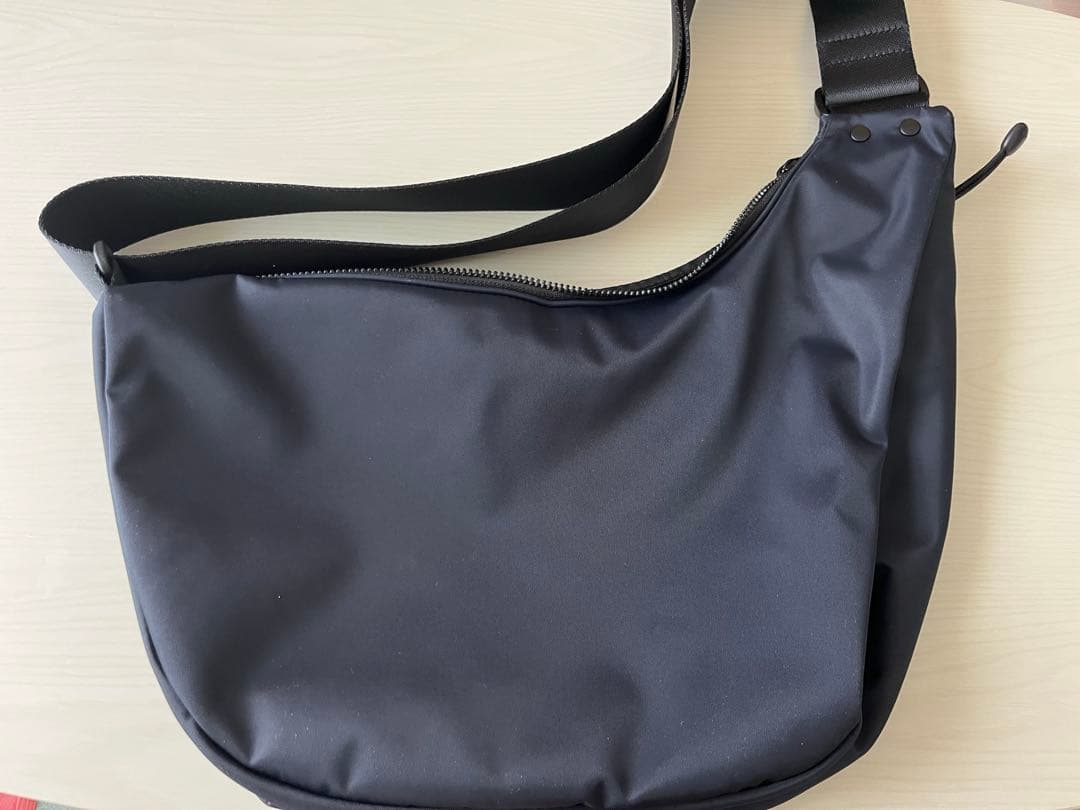 【美品】ONITSUKA TIGER メッセンジャーバッグ ネイビー 刺繍ロゴ