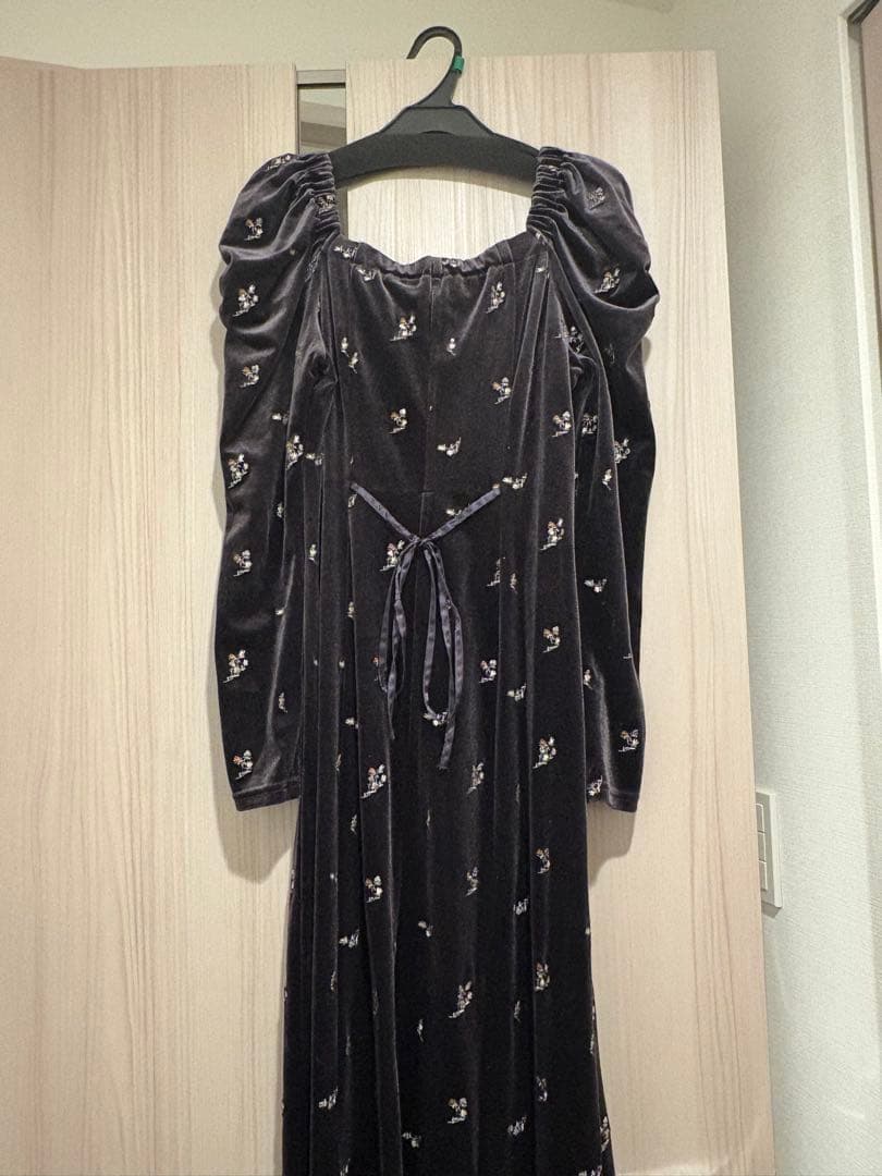 LILY BROWN フラワーエンブロイダリースクエアネックベロアワンピース