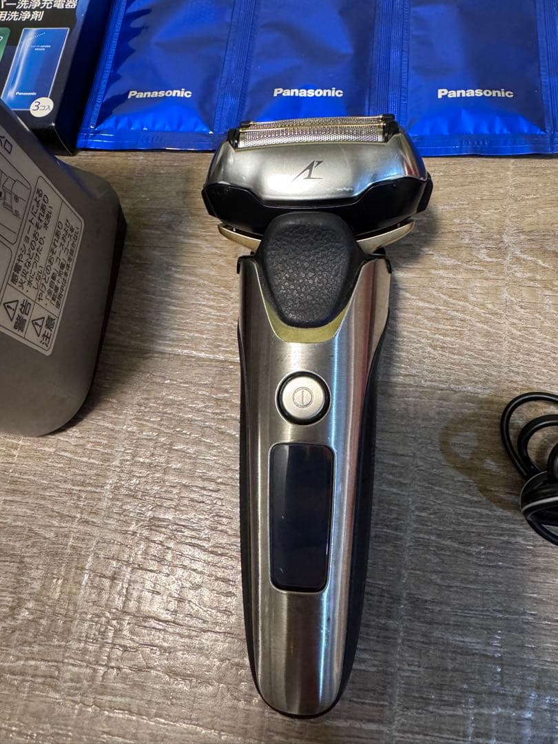 Panasonic 電気シェーバー　ラムダッシュ 5枚刃　ES-CLV9B