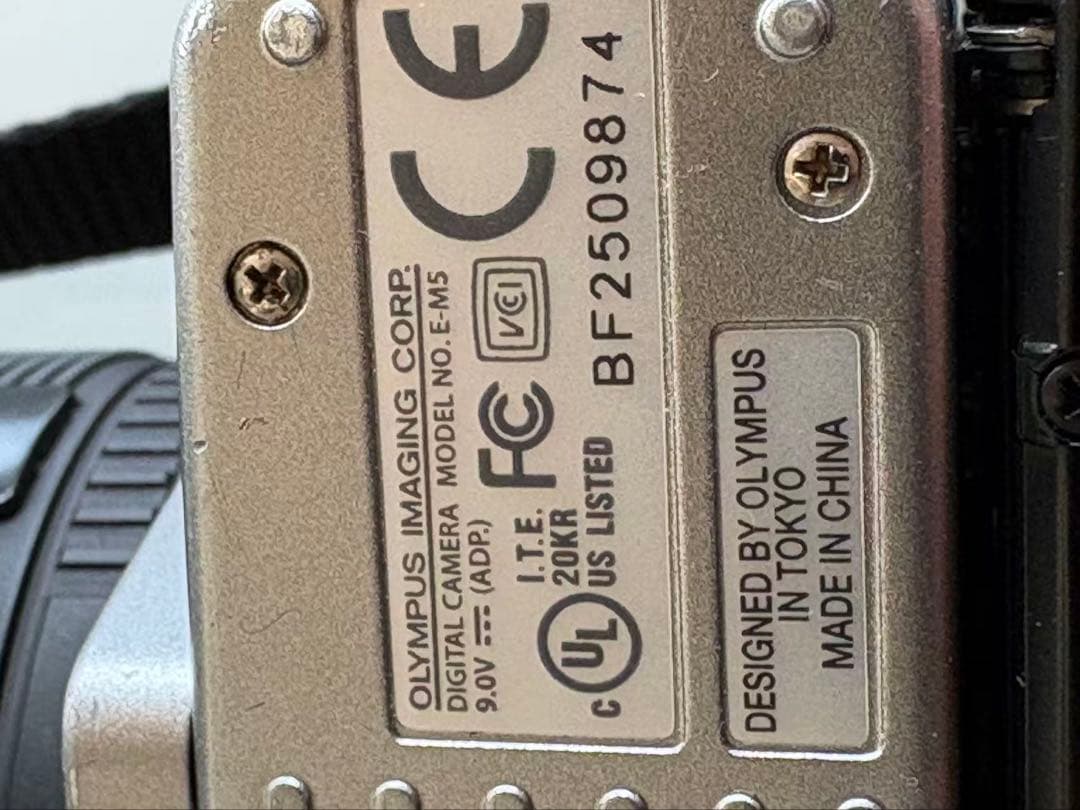 【美品】ミラーレス一眼 OLYMPUS OM-D E-M5