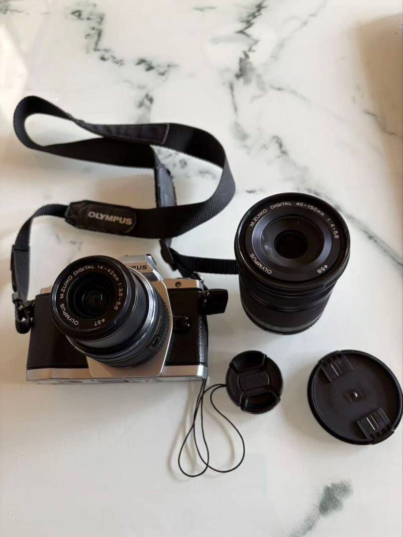 【美品】ミラーレス一眼 OLYMPUS OM-D E-M5