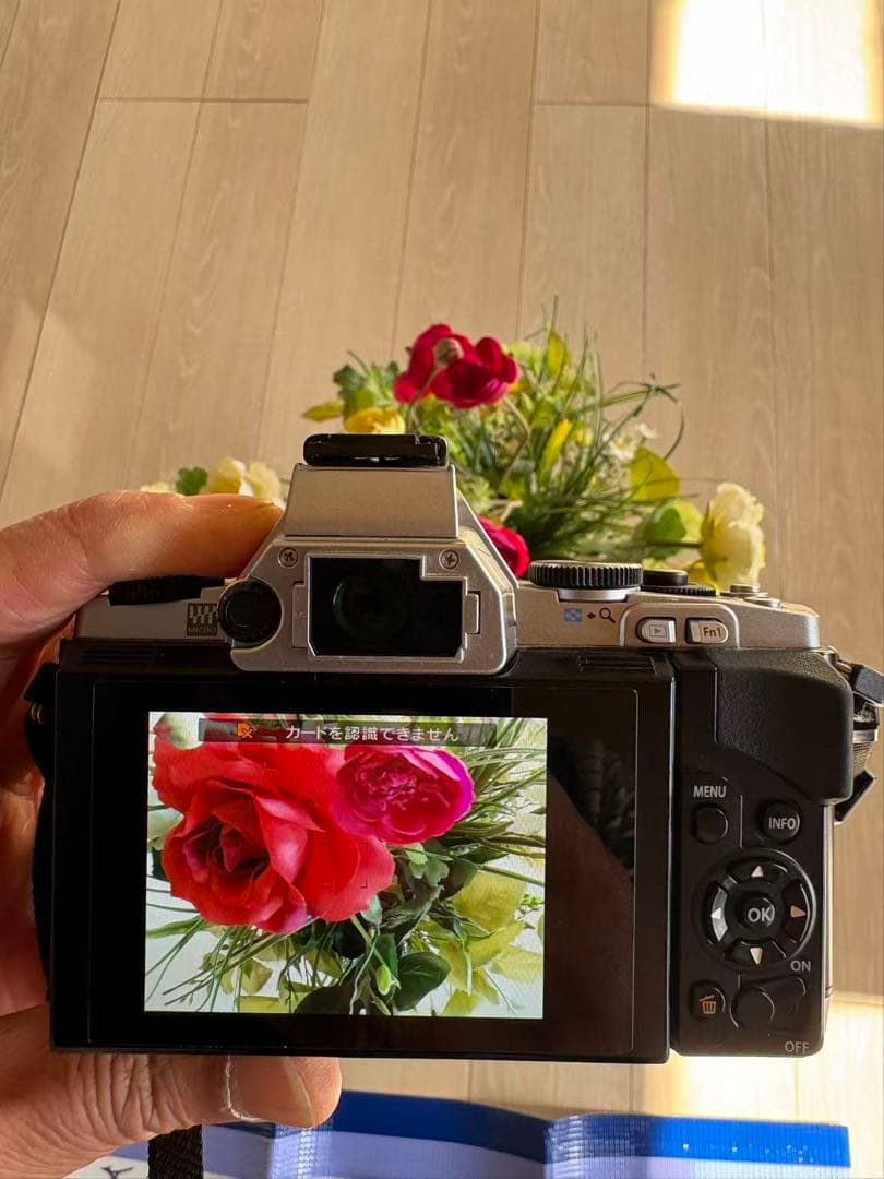 【美品】ミラーレス一眼 OLYMPUS OM-D E-M5