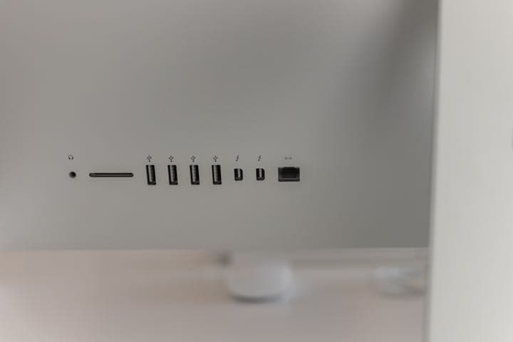 Apple iMac ＋ keyboard / mouse