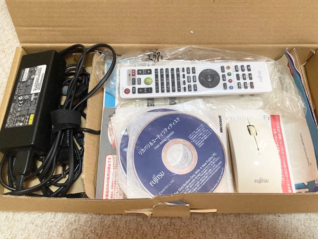 FUJITSU　デスクトップPC　ESPRIMO　FMVF56HDWY