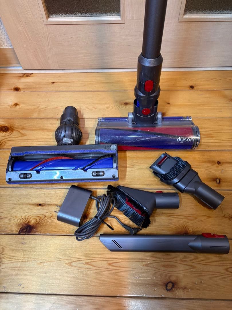 ダイソン Dyson V10（SV12） 動作確認済み　付属パーツ付き