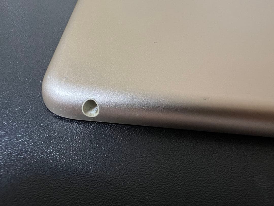 は*じ様 Apple iPad(第5世代) ゴールド 本体