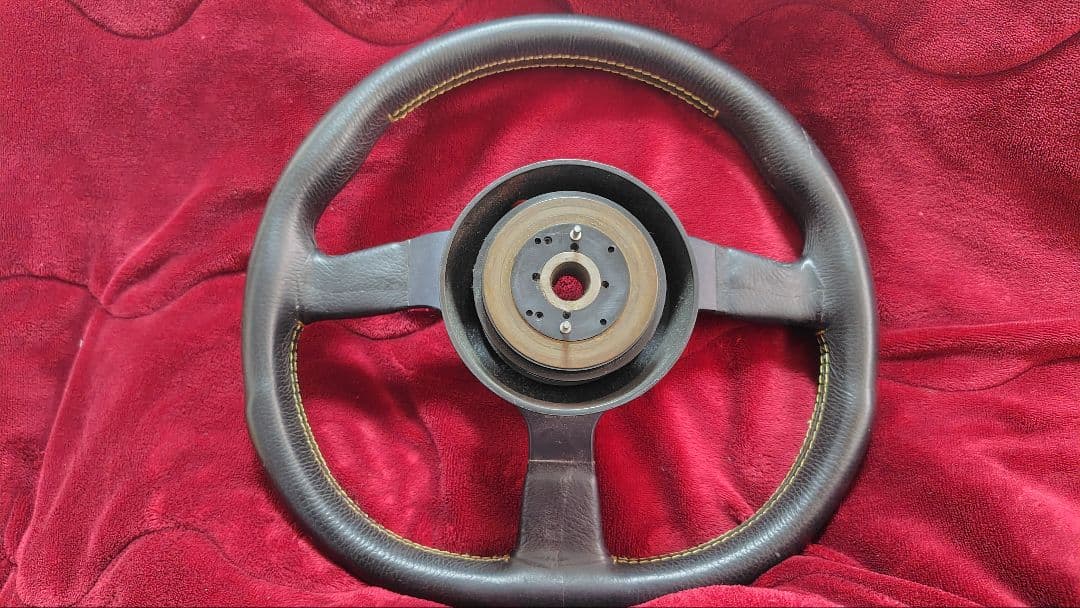 momo ステアリング 直径32cm イタリア製