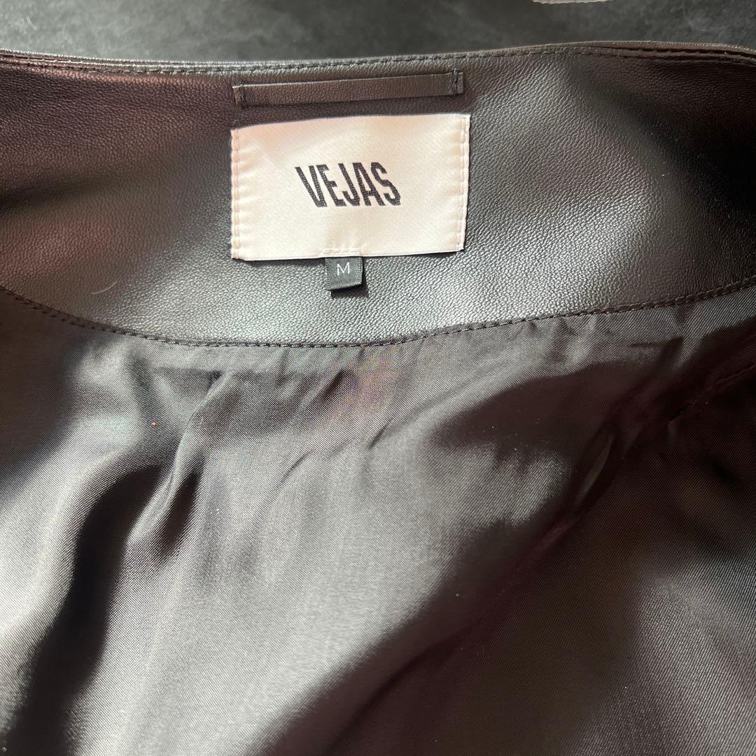 vejas レザー　スカーフ付き　ジャケット