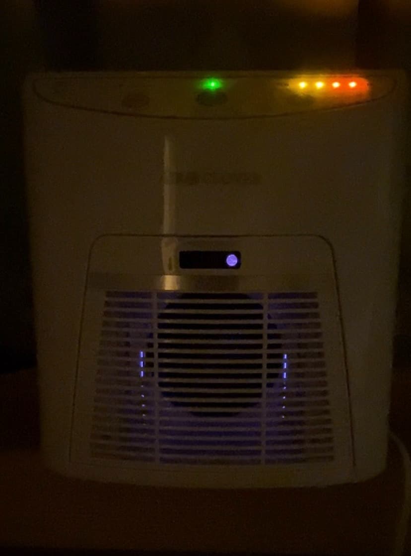 【新品未使用品】ウィルス対策 オゾン脱臭器　空気清浄機　脱臭器　ウィルス　花粉