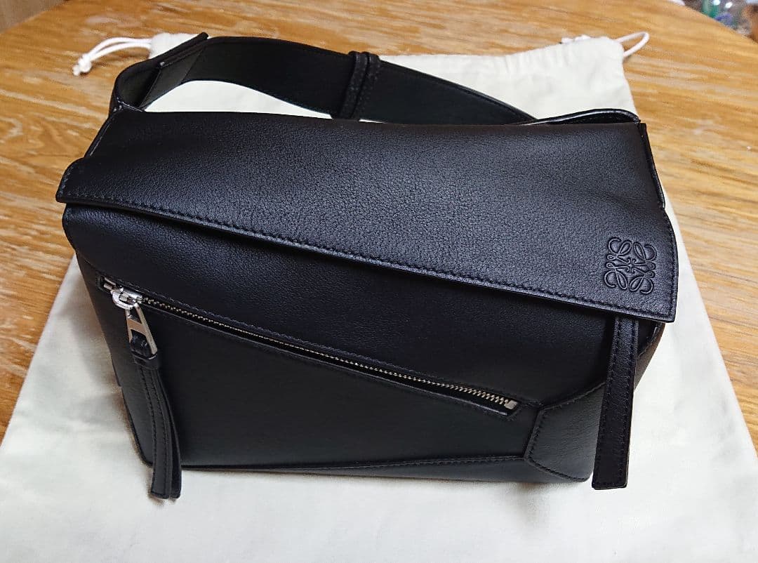 未使用 現行モデル LOEWE ロエベ パズル バムバッグ スモール 黒