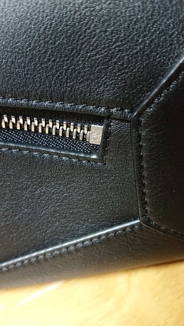 未使用 現行モデル LOEWE ロエベ パズル バムバッグ スモール 黒