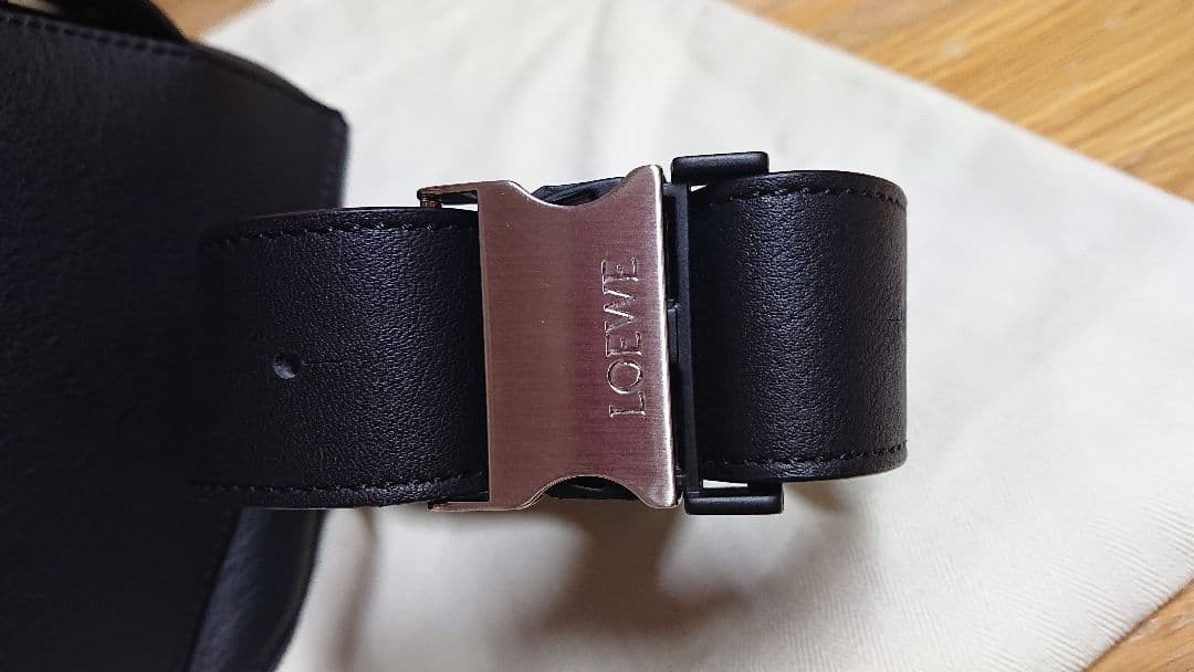 未使用 現行モデル LOEWE ロエベ パズル バムバッグ スモール 黒