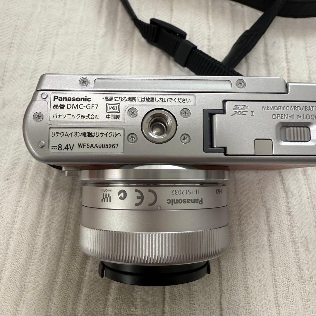 Panasonic LUMIX DMC-GF7W ダブルズームレンズキット