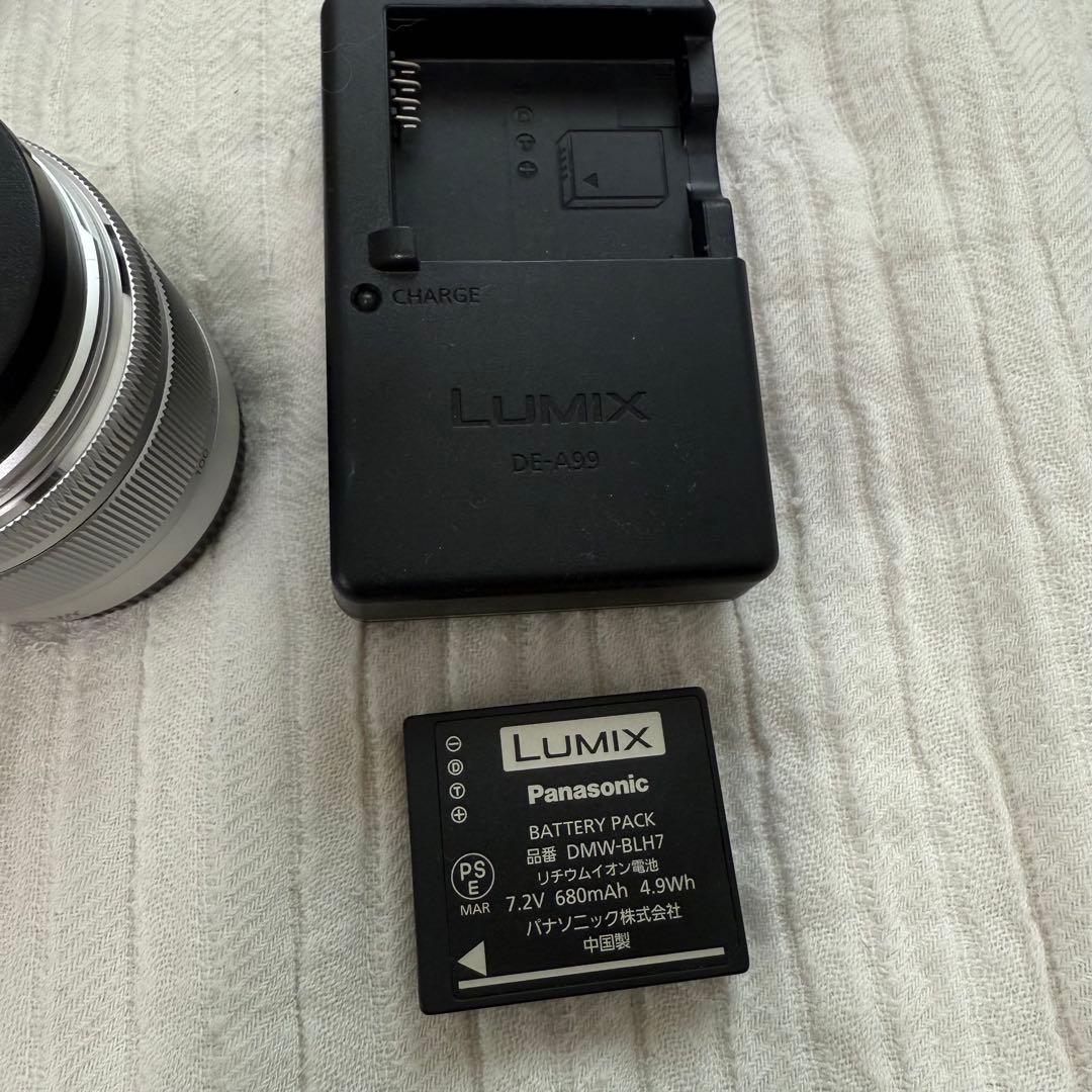 Panasonic LUMIX DMC-GF7W ダブルズームレンズキット
