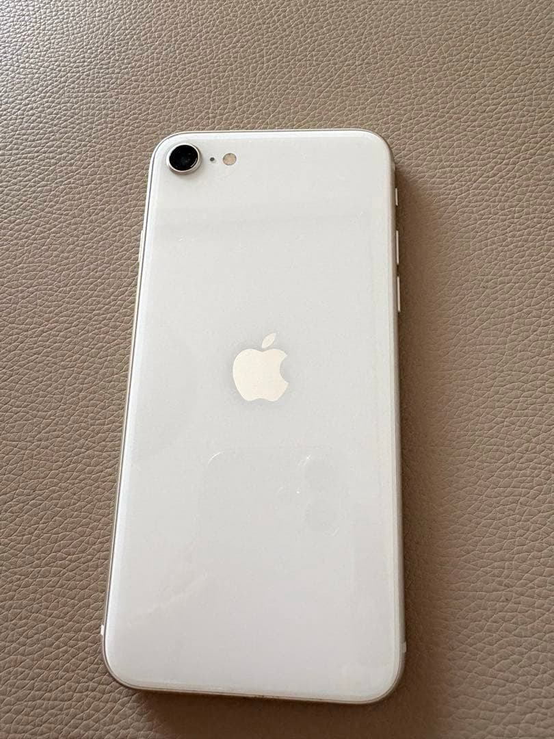 iPhone SE (第3世代) ホワイト 本体　128㎇