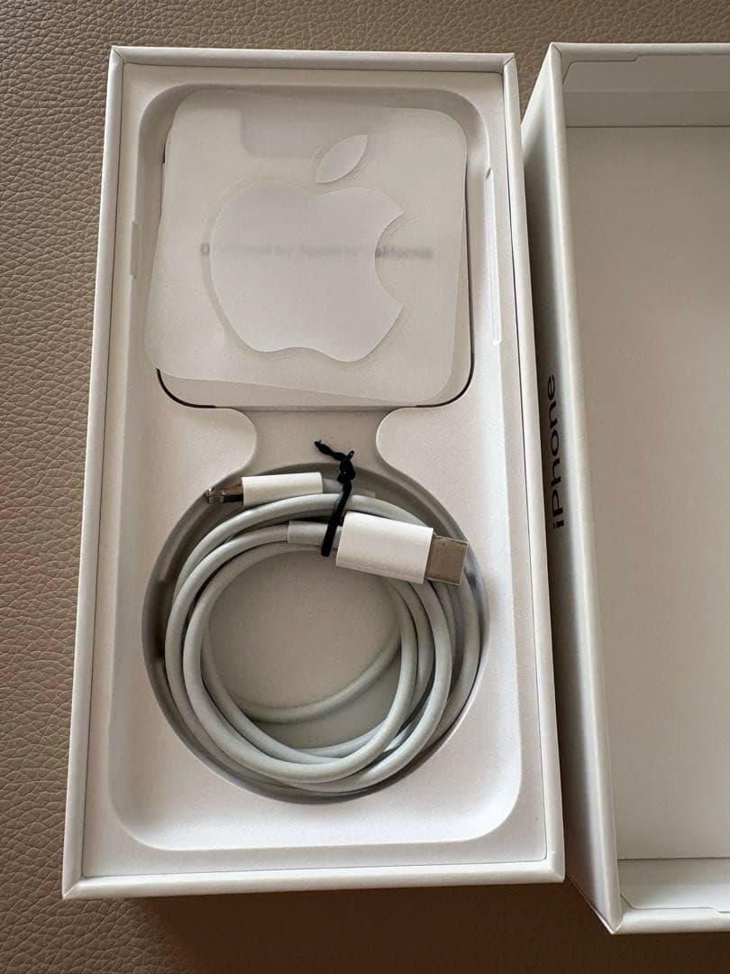 iPhone SE (第3世代) ホワイト 本体　128㎇