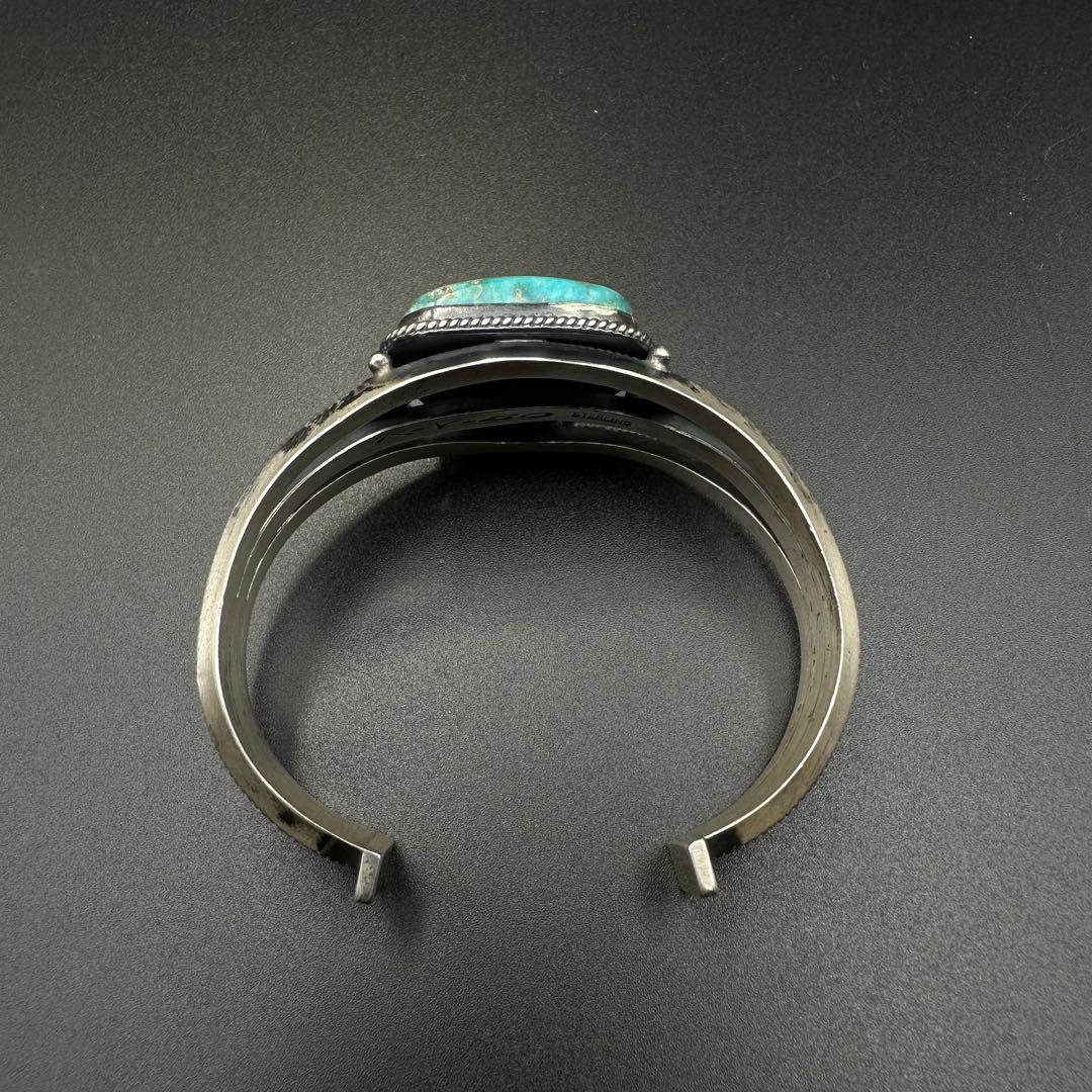 Navajo族 Steve arviso ターコイズ バングル チゼルワーク