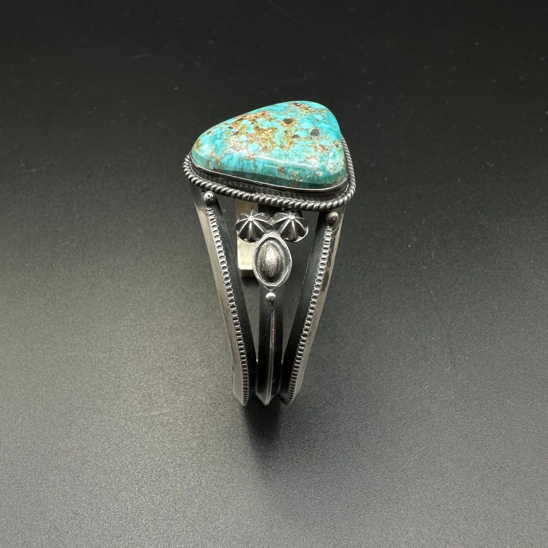 Navajo族 Steve arviso ターコイズ バングル チゼルワーク