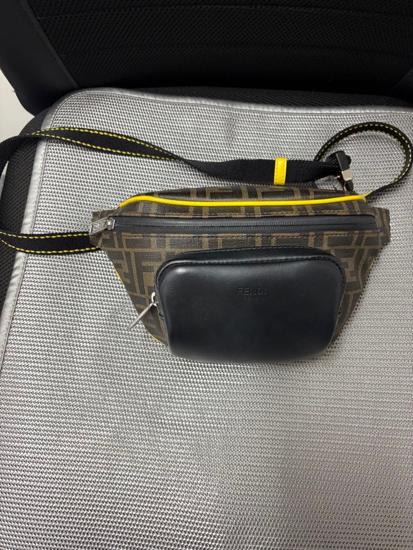 FENDI ボディバッグ・ウエストポーチ ブラウン/イエロー