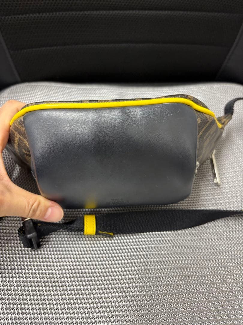 FENDI ボディバッグ・ウエストポーチ ブラウン/イエロー
