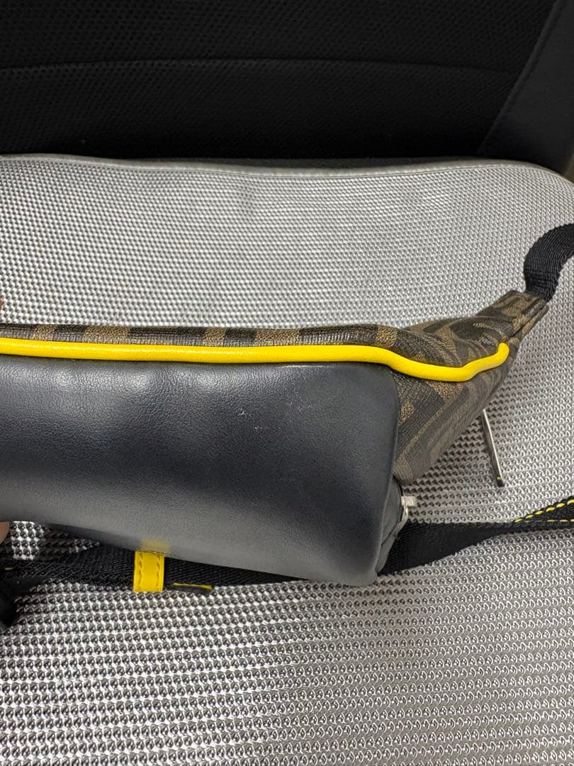 FENDI ボディバッグ・ウエストポーチ ブラウン/イエロー