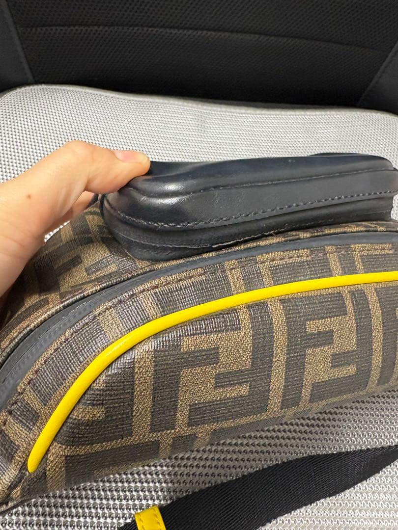 FENDI ボディバッグ・ウエストポーチ ブラウン/イエロー