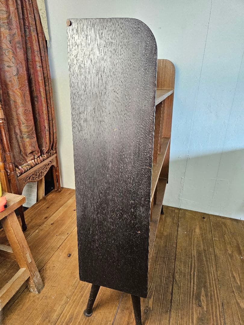 ジャパンヴィンテージ 昭和の古い飾り棚 ブックシェルフ 本棚 ラック 脚付き