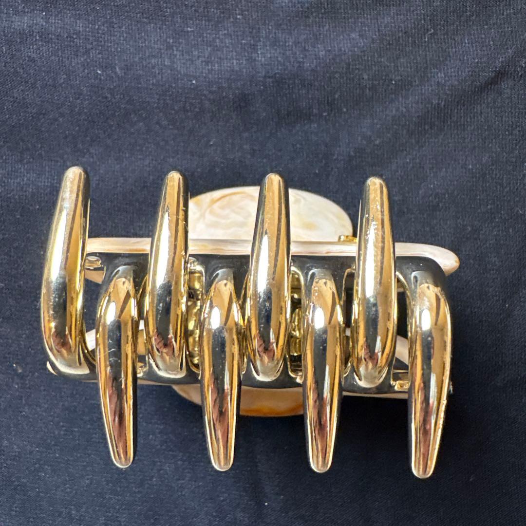 ACCA マーブルホワイト クレッシェンド型ヘアクリップ