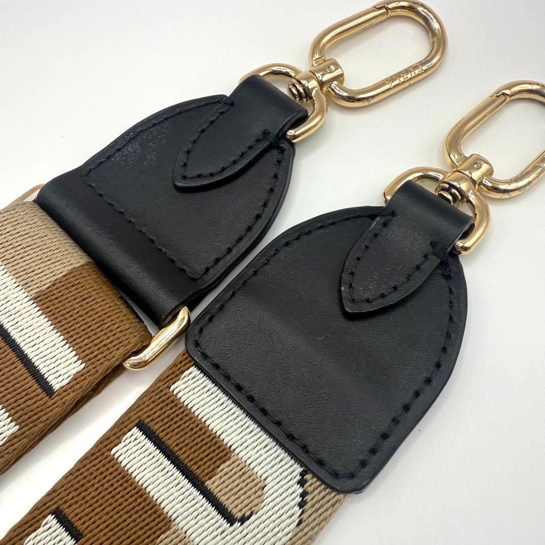 フルラ　ロゴ入りブラウンショルダーストラップ