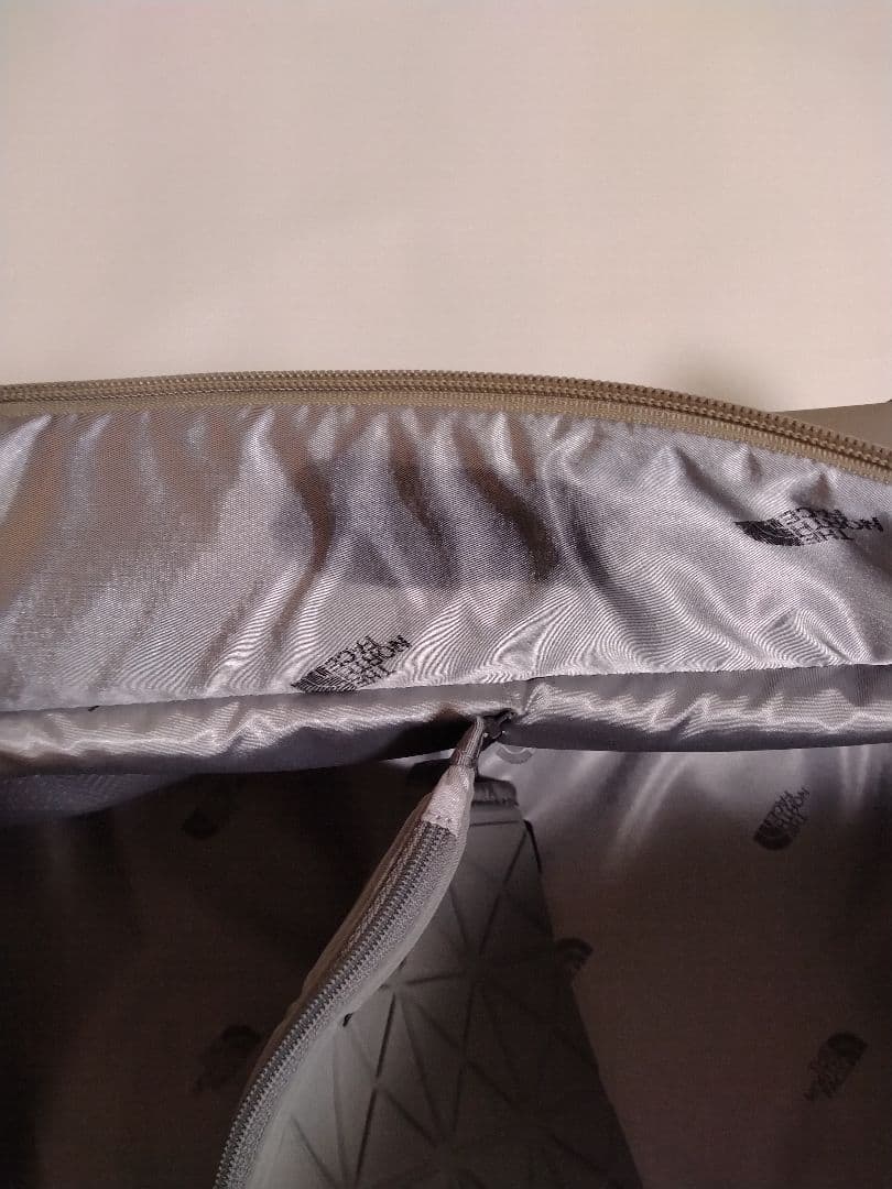 THE NORTH FACE ベージュ ダッフルバッグ