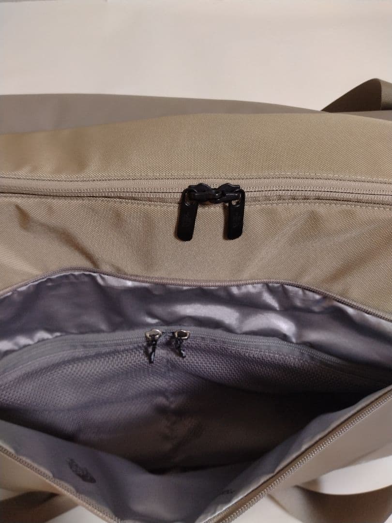 THE NORTH FACE ベージュ ダッフルバッグ